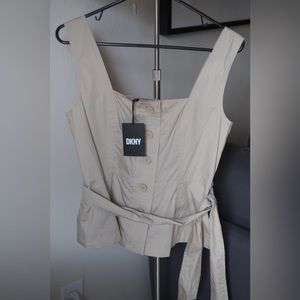 Brand new top from DKNY! Size xs,can fit size s!